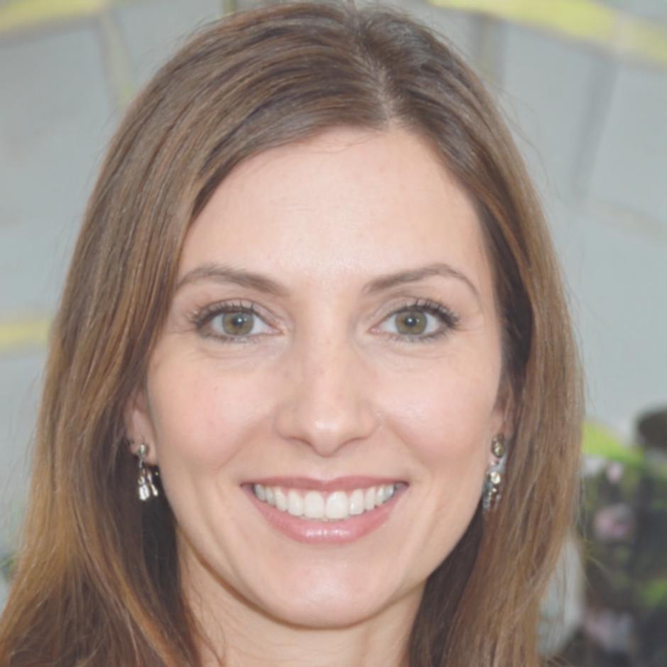 Portrait de Sarah Martinez, experte en modélisation financière